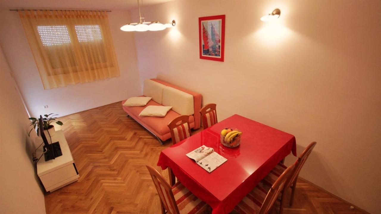 Apartment Jen Оміш Екстер'єр фото