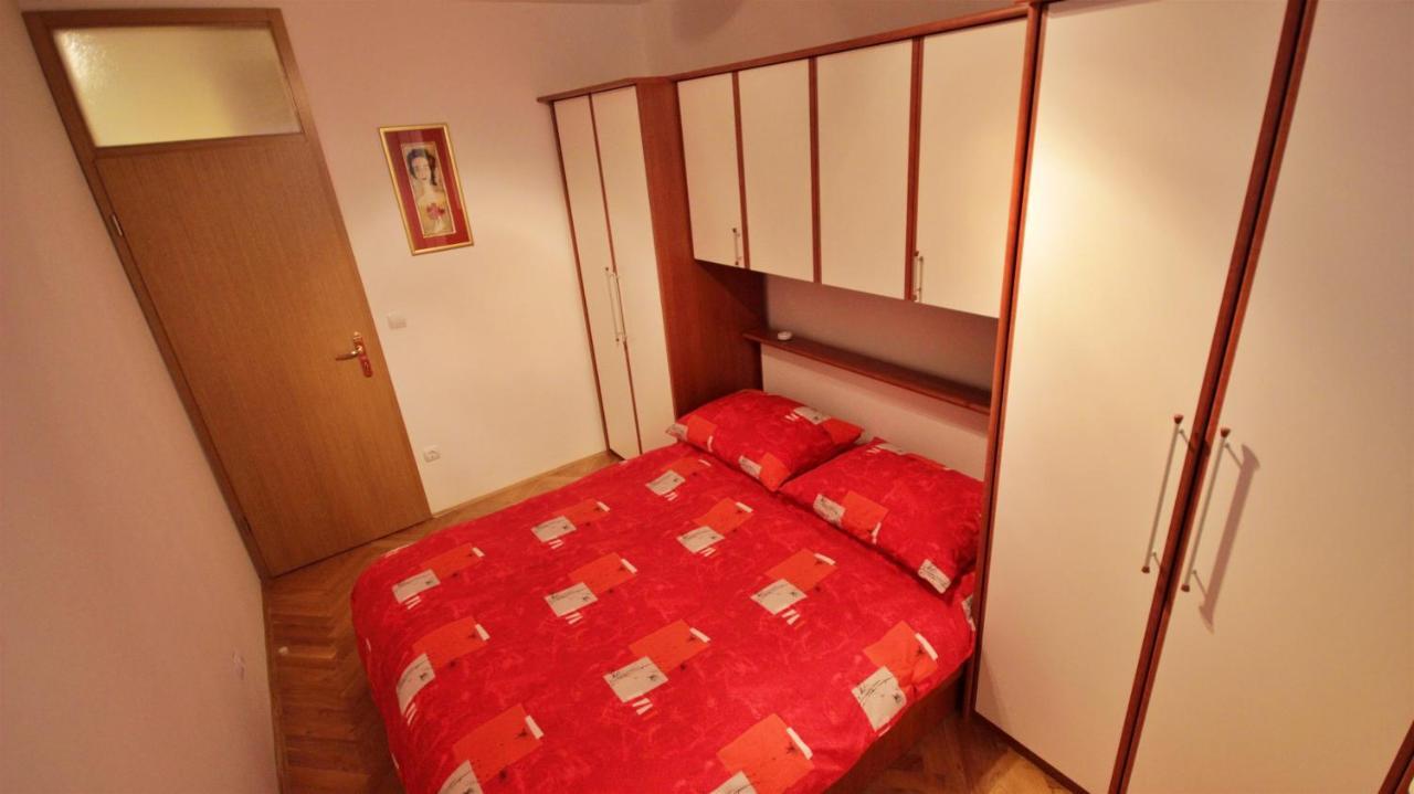 Apartment Jen Оміш Екстер'єр фото