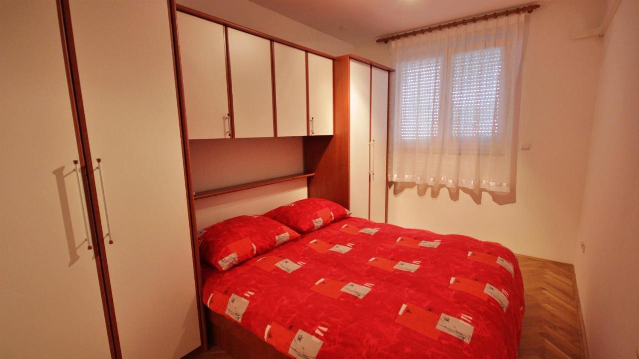 Apartment Jen Оміш Екстер'єр фото