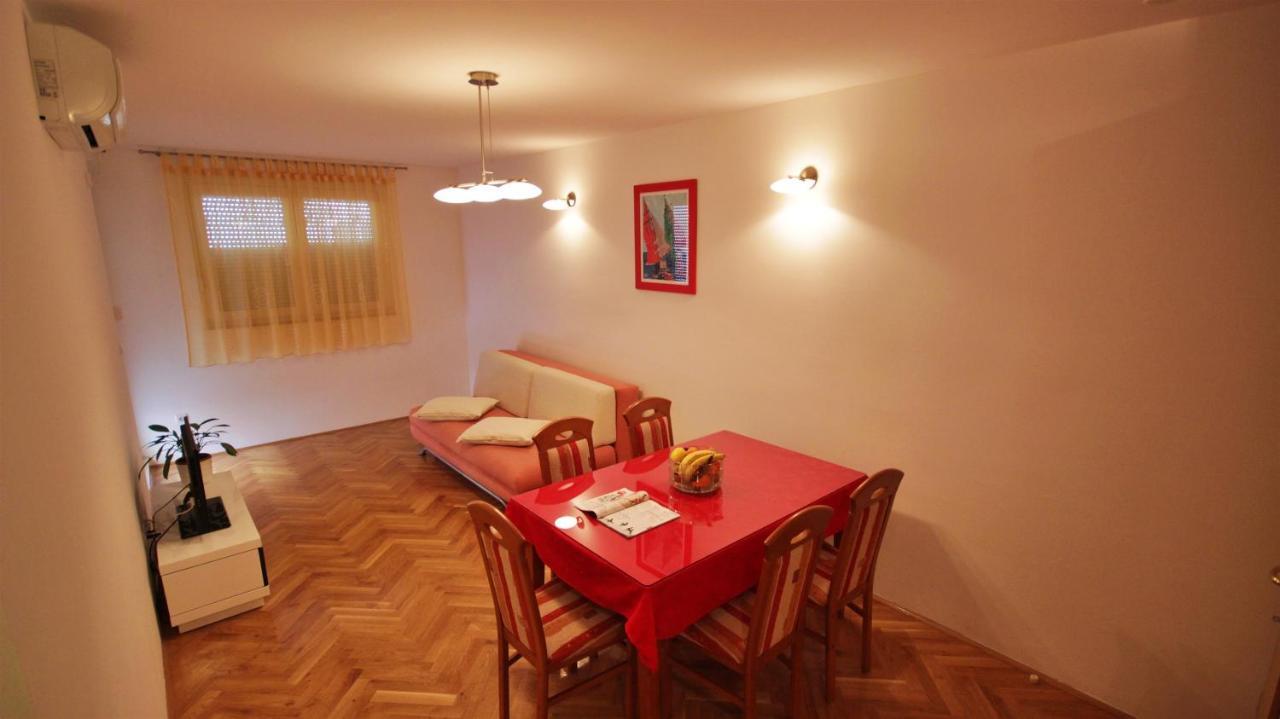 Apartment Jen Оміш Екстер'єр фото