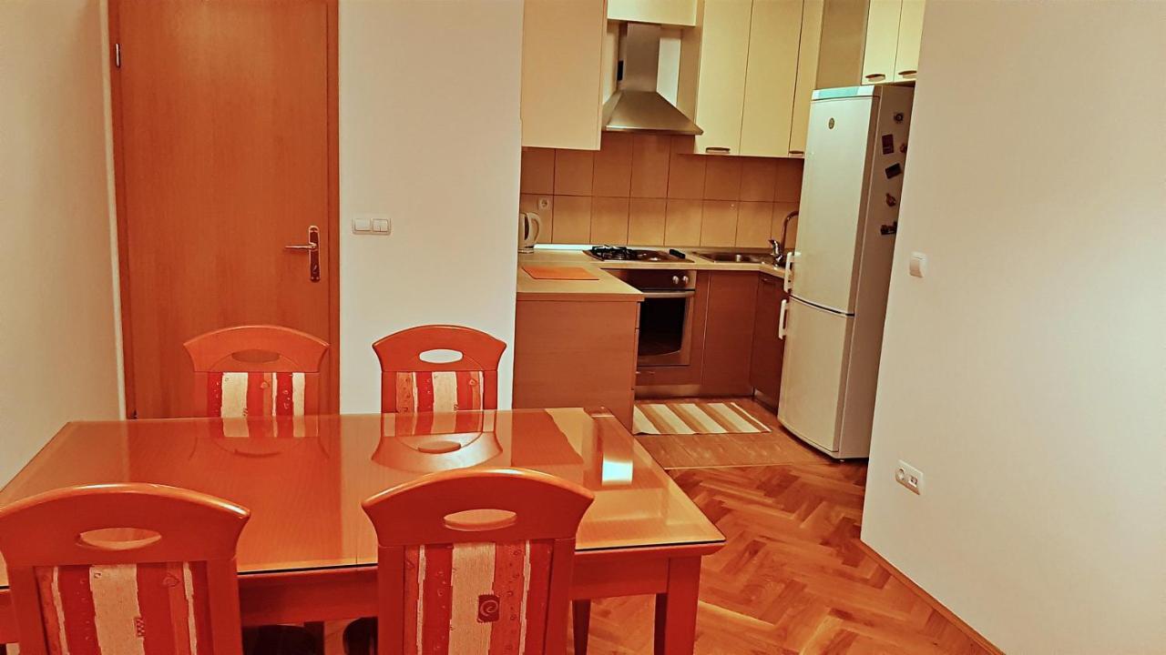 Apartment Jen Оміш Екстер'єр фото