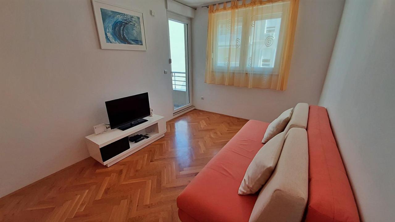 Apartment Jen Оміш Екстер'єр фото
