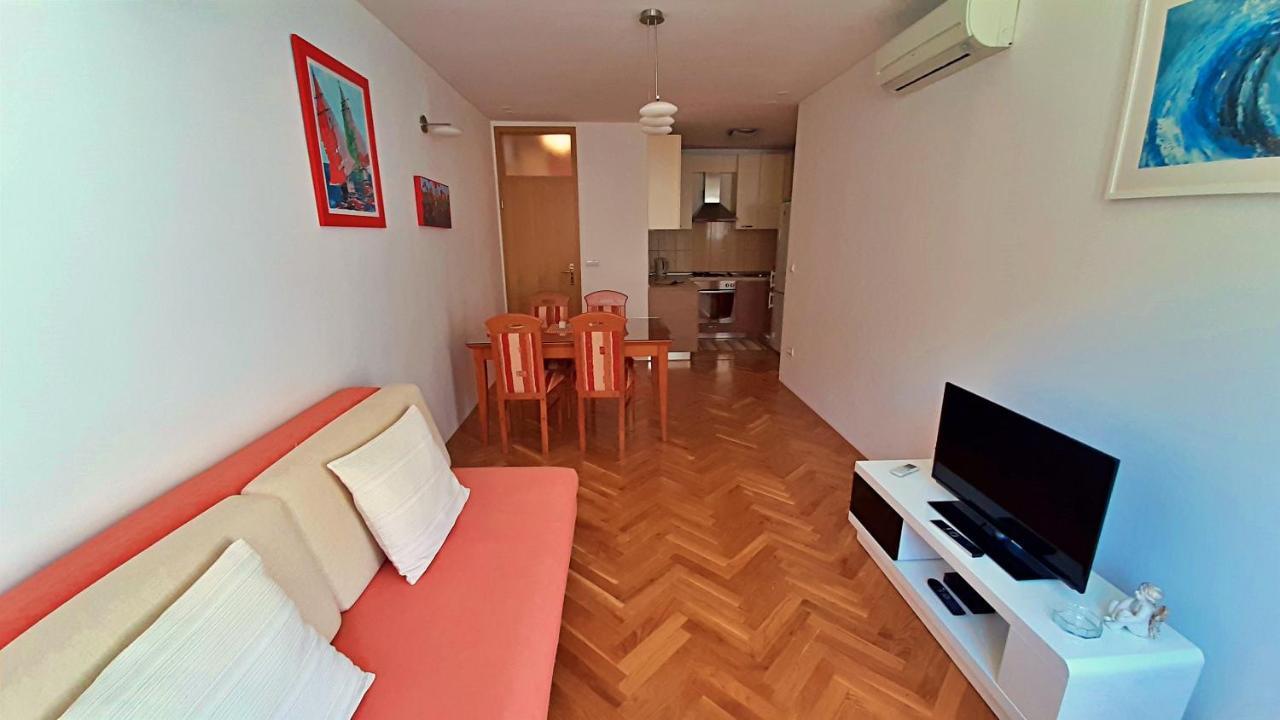 Apartment Jen Оміш Екстер'єр фото