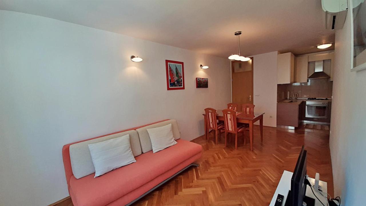Apartment Jen Оміш Екстер'єр фото