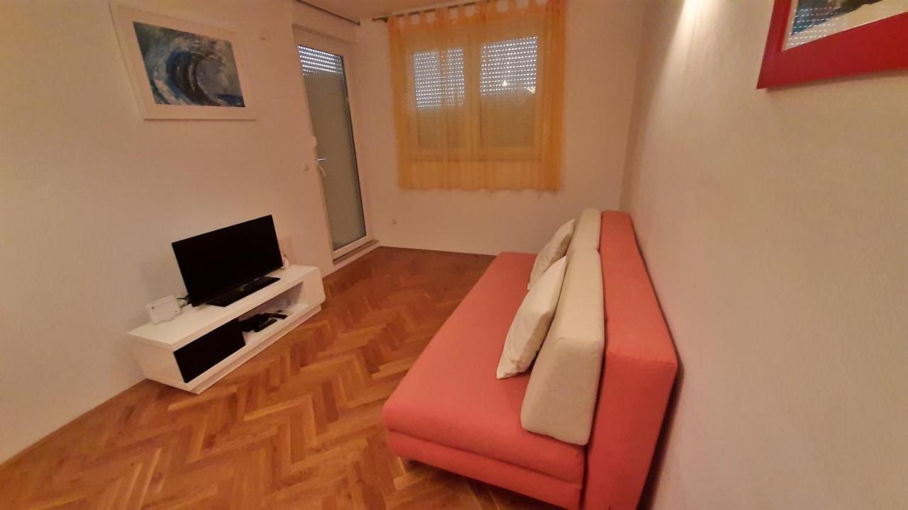 Apartment Jen Оміш Екстер'єр фото